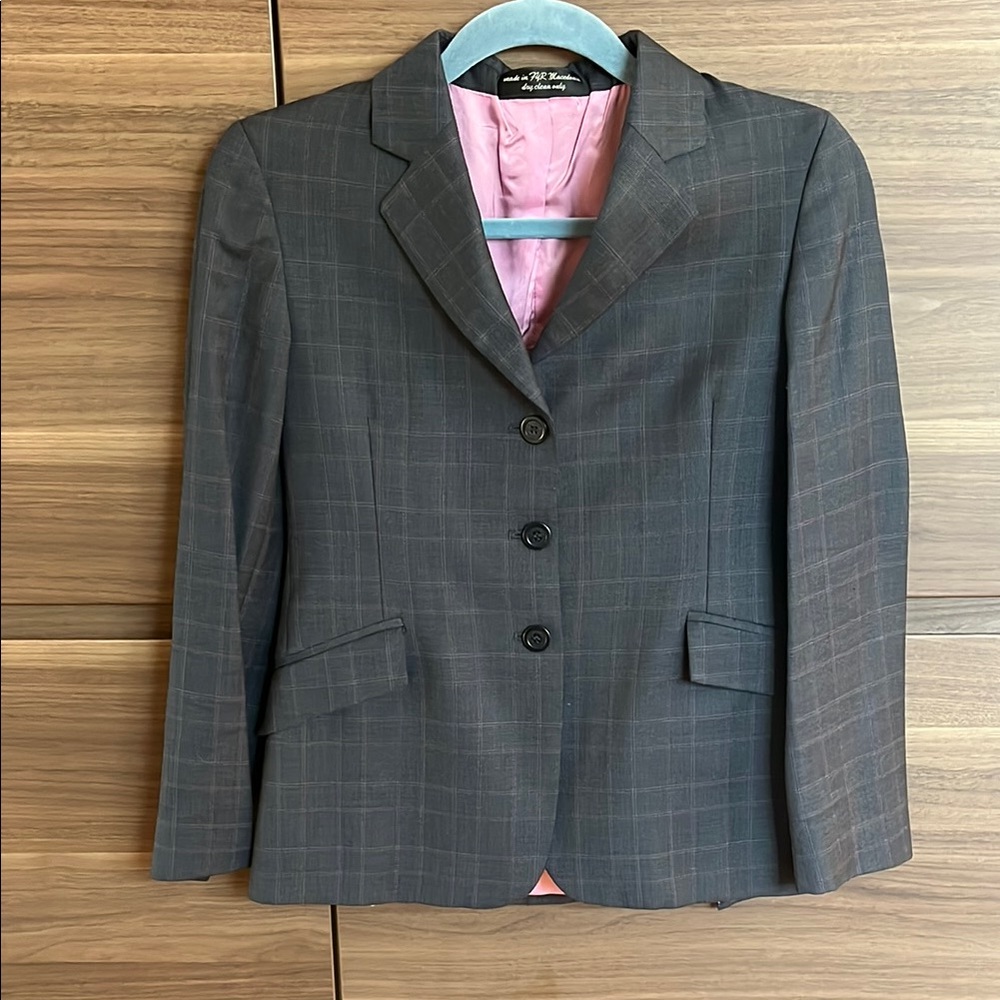 Gorgeous R.J.Classics equestrian coat. Size Jr 16R. EUC